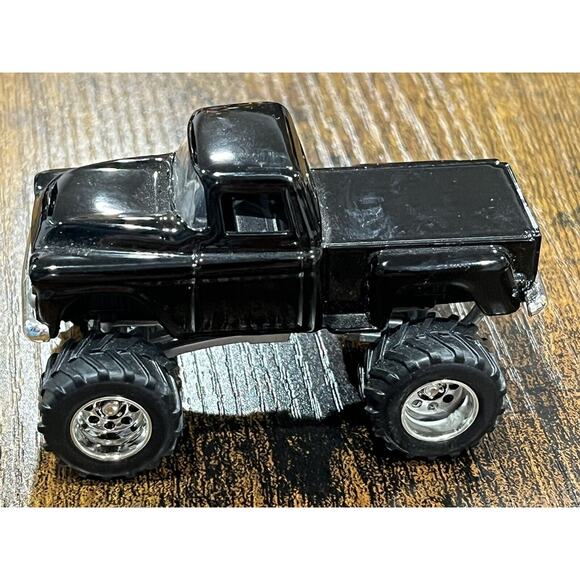 JADA 1:64 JUST TRUCKS 85 CHEVROLET C10 BLACK Die-cast - Picture 6 of 10